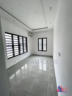 3bdrm Apartment in Lekki Phase 1 for rent