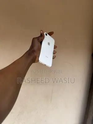 Apple iPhone XR 64 GB White