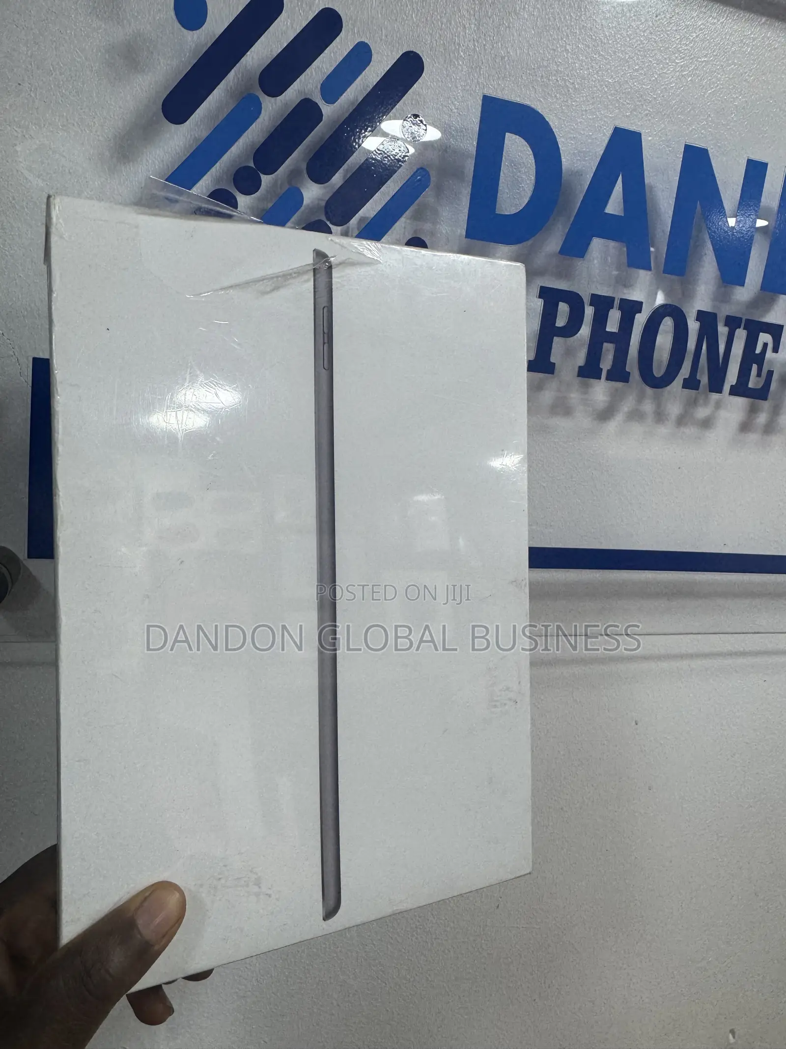 New Apple iPad 9.7 64 GB Gray