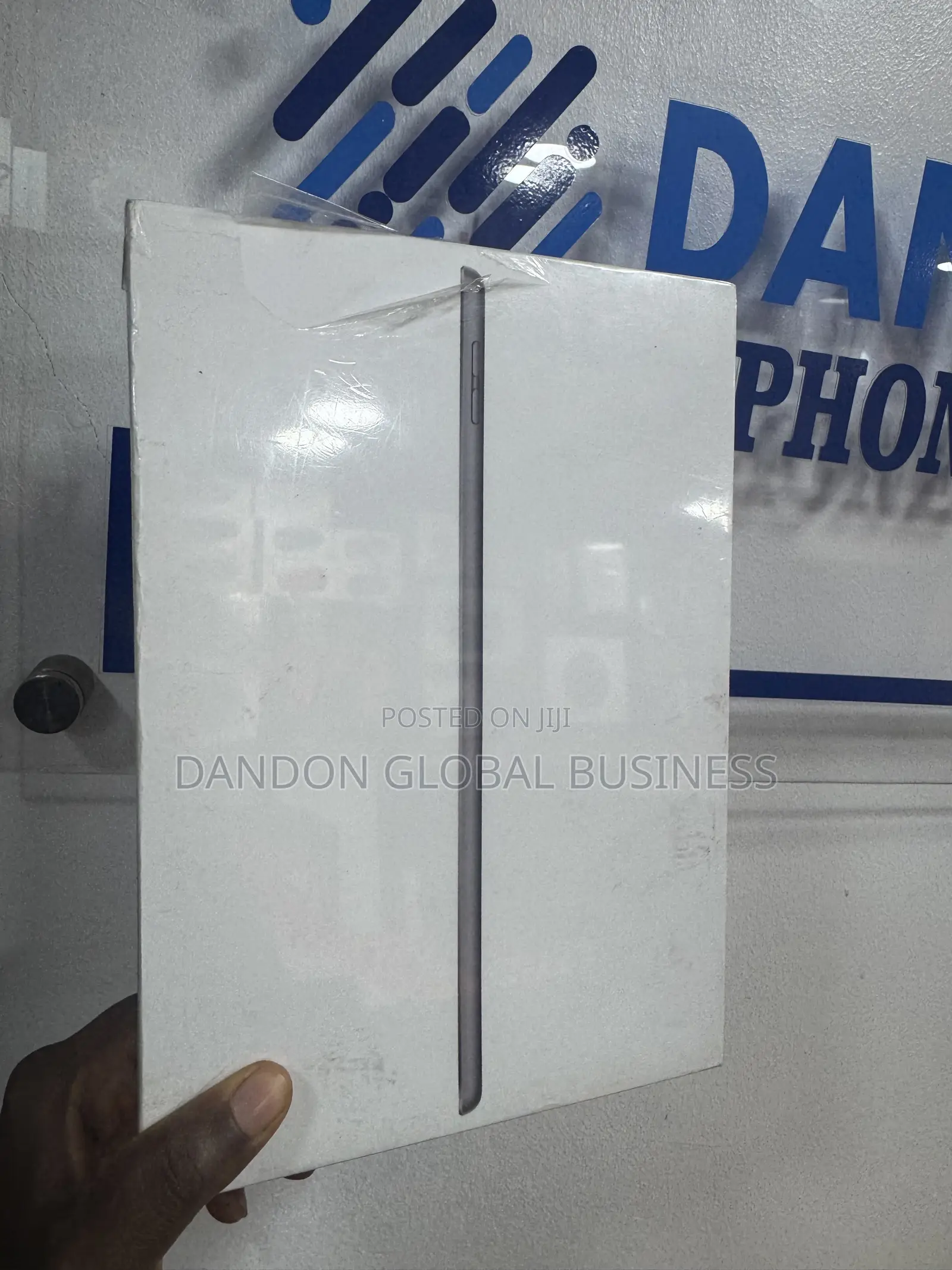 New Apple iPad 9.7 64 GB Gray