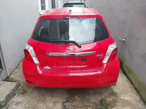 Toyota Yaris LE Hatchback 3dr 2014 Red