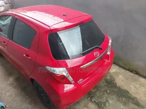 Toyota Yaris LE Hatchback 3dr 2014 Red