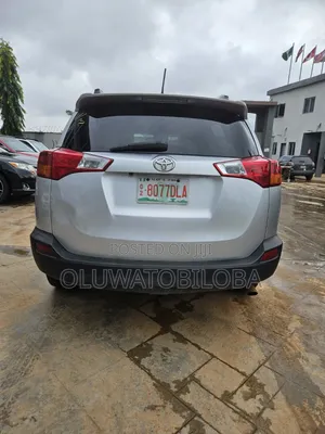 Toyota RAV4 XLE 4dr SUV (2.5L 4cyl 6A) 2015 Silver