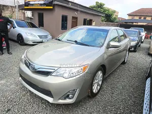 Toyota Camry 2014 Gold