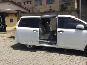 Toyota Sienna 2012 White