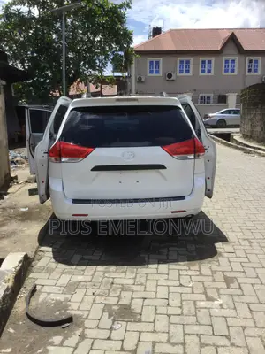 Toyota Sienna 2012 White