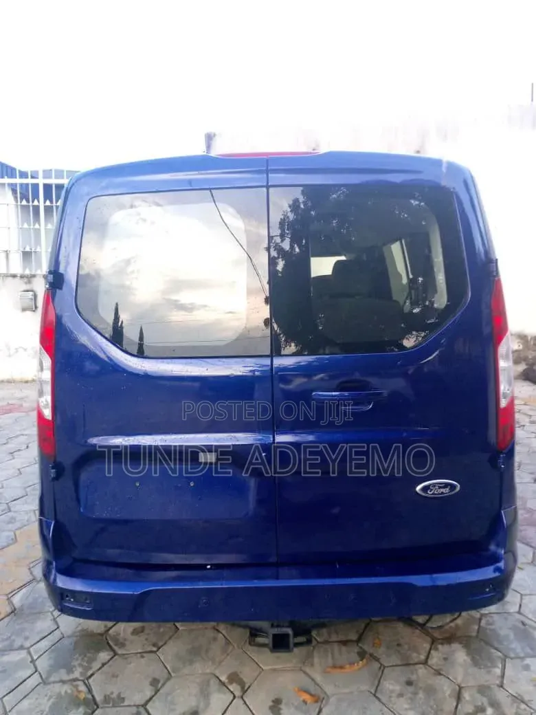 Ford E-150 2010 Blue
