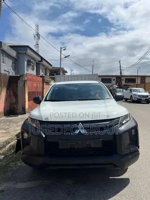 Mitsubishi L200 2019 White