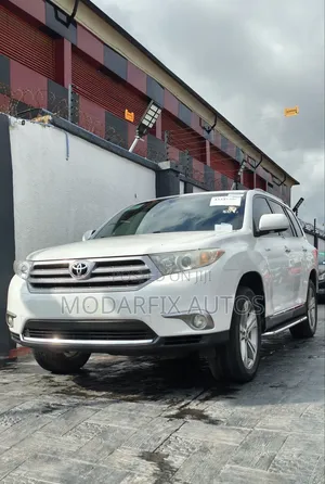Toyota Highlander Limited 3.5l 4WD 2013 White