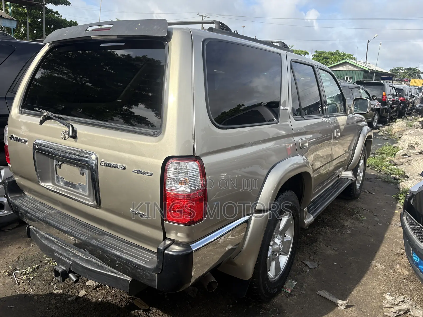 Toyota 4-Runner 2000 Gold