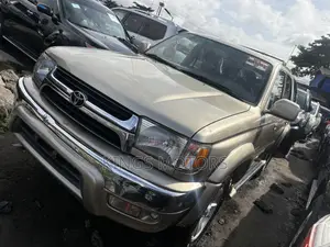 Toyota 4-Runner 2000 Gold