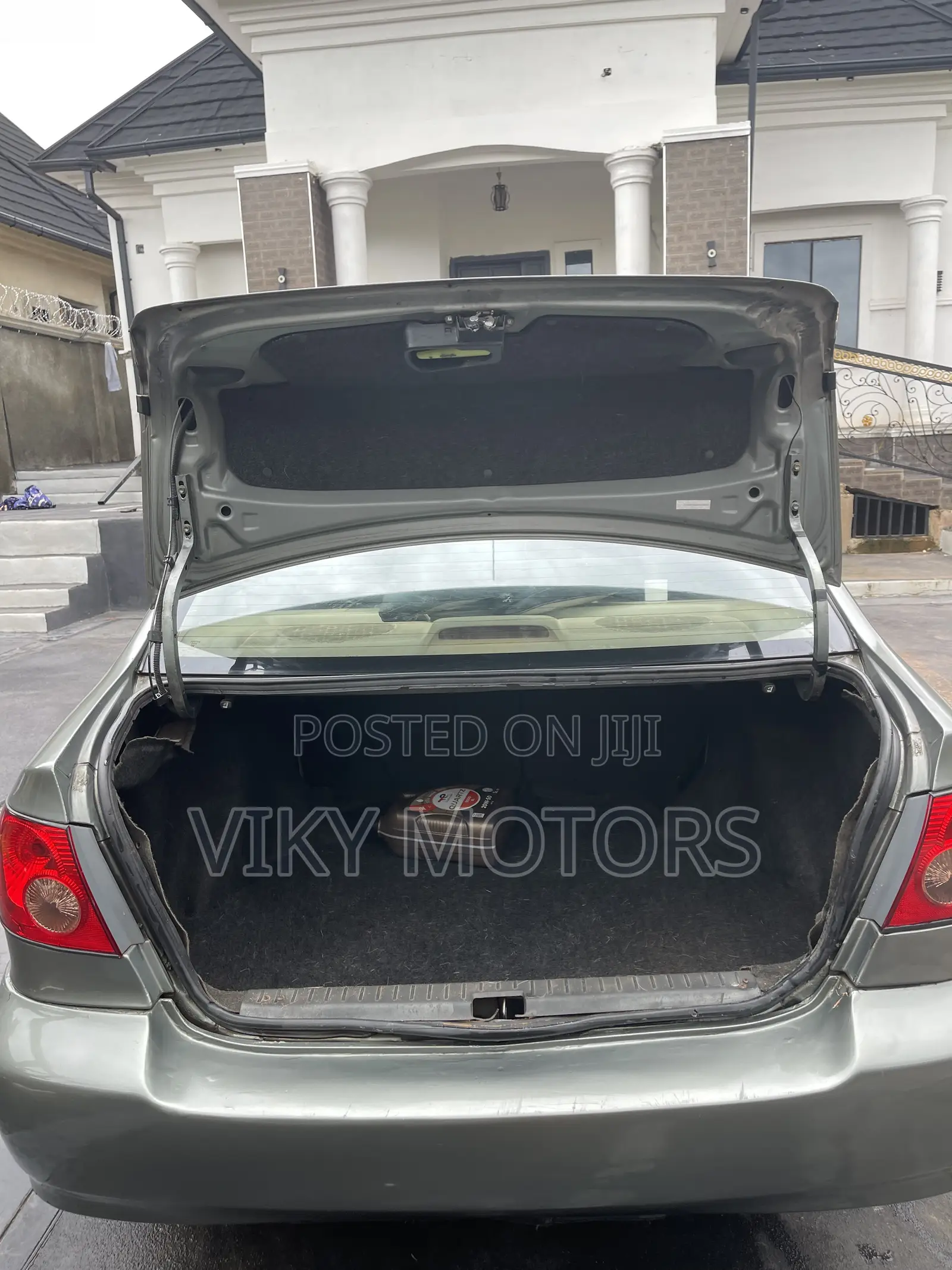 Toyota Corolla LE 2004 Gray