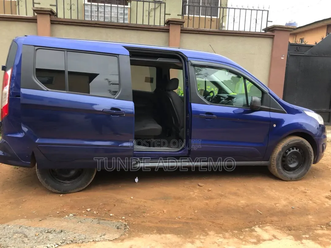 Ford E-150 2010 Blue