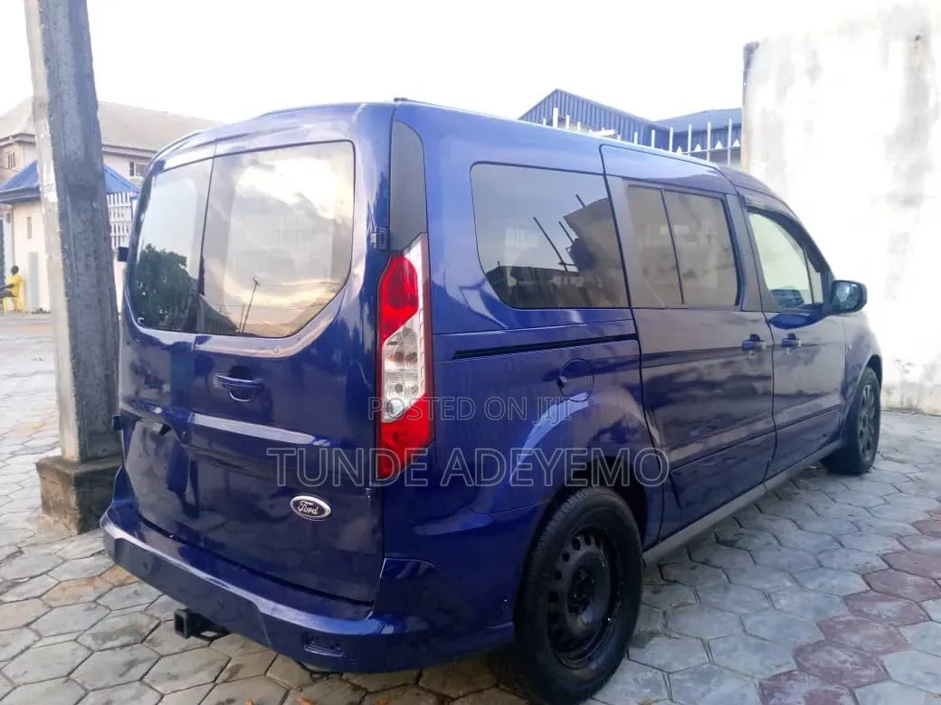 Ford E-150 2010 Blue