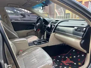 Toyota Camry LE 4dr Sedan (2.5L 4cyl 6A) 2014 Gray