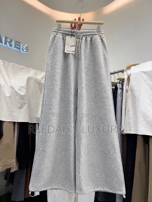Premium Wide-Leg Fleece Joggers