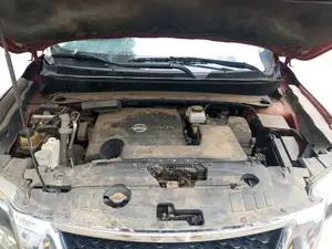 Nissan Pathfinder 2014 Red