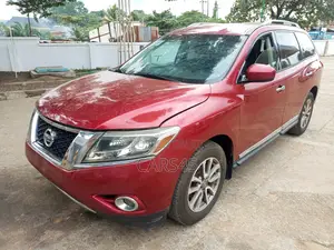 Nissan Pathfinder 2014 Red
