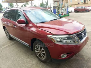 Nissan Pathfinder 2014 Red