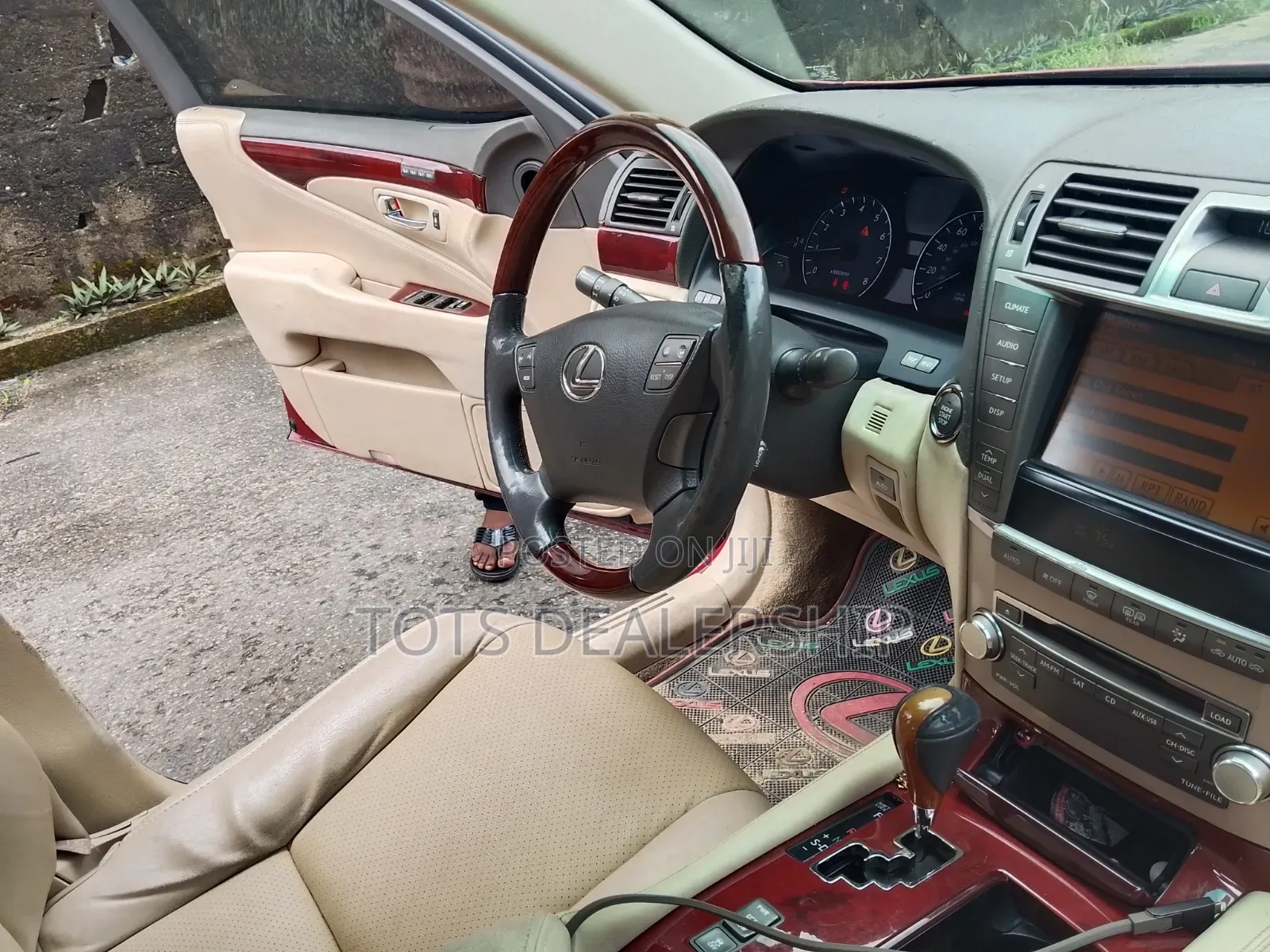 Lexus LS 460 2011 Red