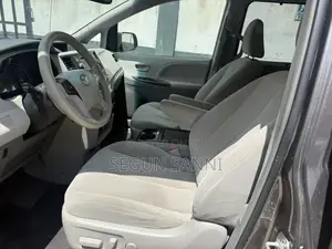 Toyota Sienna SE 8-Passenger 4dr Minivan (3.5L 6cyl 6A) 2015 Gray