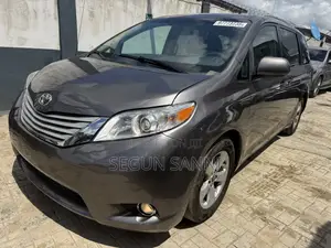Toyota Sienna SE 8-Passenger 4dr Minivan (3.5L 6cyl 6A) 2015 Gray