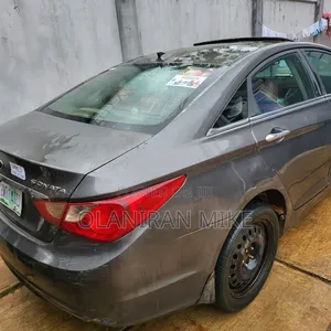Hyundai Sonata Limited 2.0T Sedan (2.0L 4cyl 6A) 2013 Gray