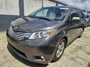 Toyota Sienna 2015 Gray