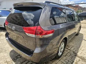 Toyota Sienna 2015 Gray