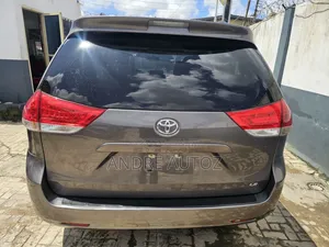 Toyota Sienna 2015 Gray