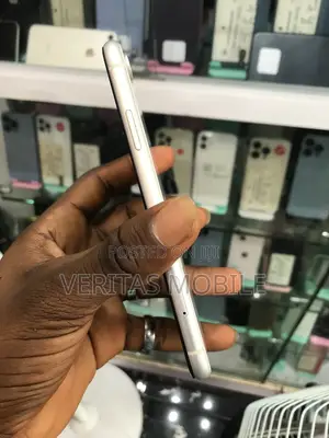 Apple iPhone XR 64 GB White