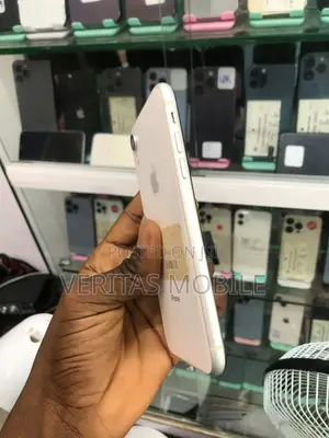 Apple iPhone XR 64 GB White