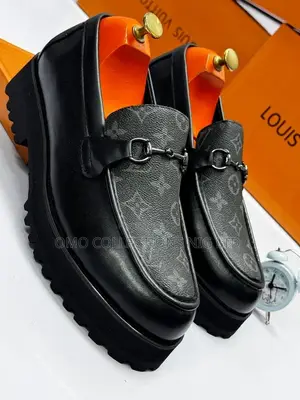 Luxury Louis Vuitton Men’s Black Loafers – Stylish | Fully Boxed