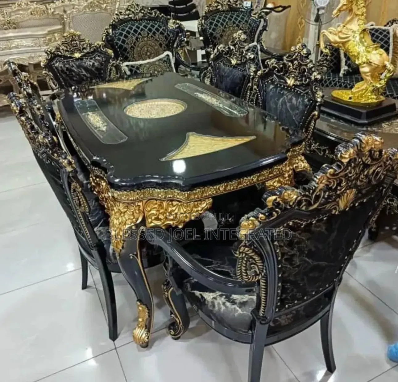 Royal Dining 6 Seaters