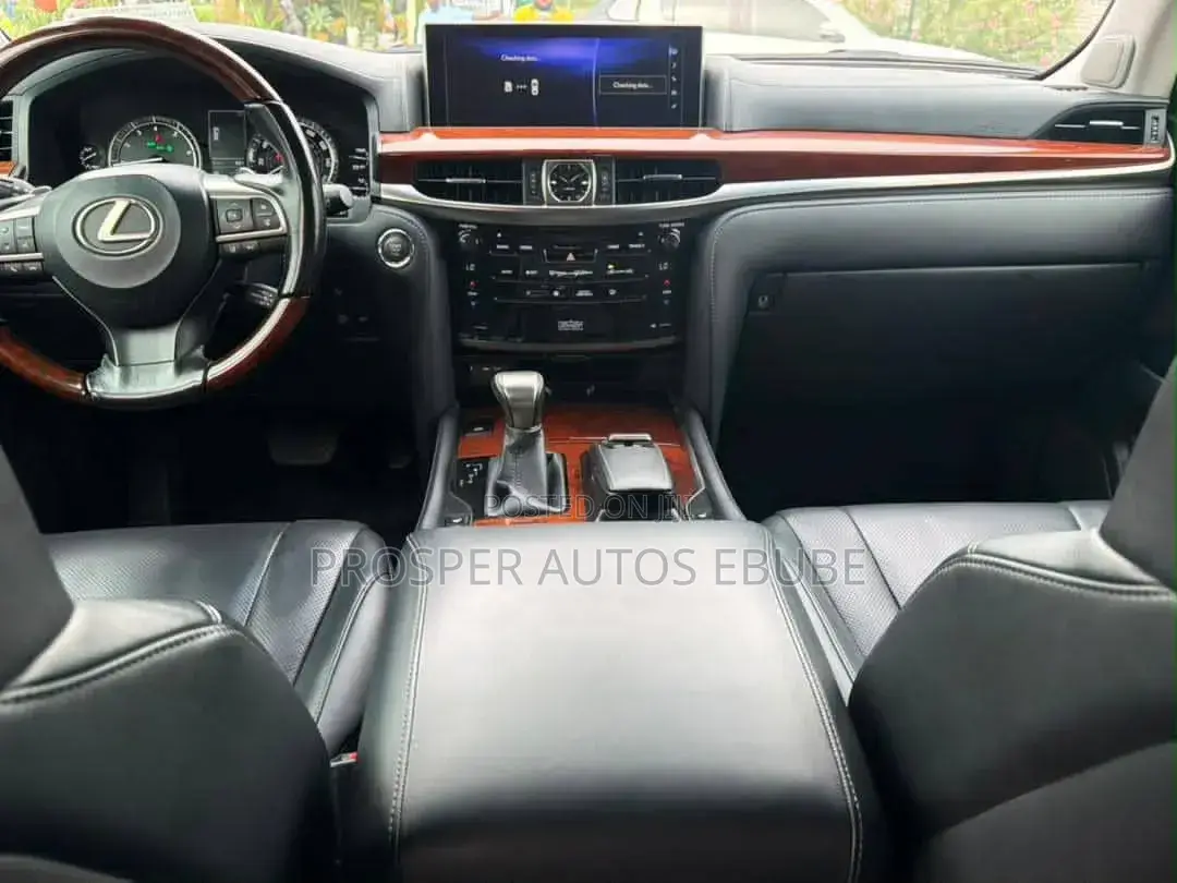Lexus LX 2018 Silver