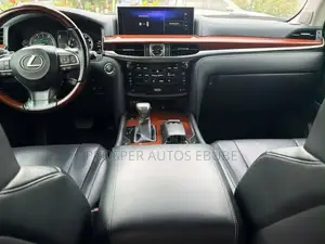 Lexus LX 2018 Silver