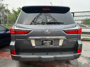 Lexus LX 2018 Silver