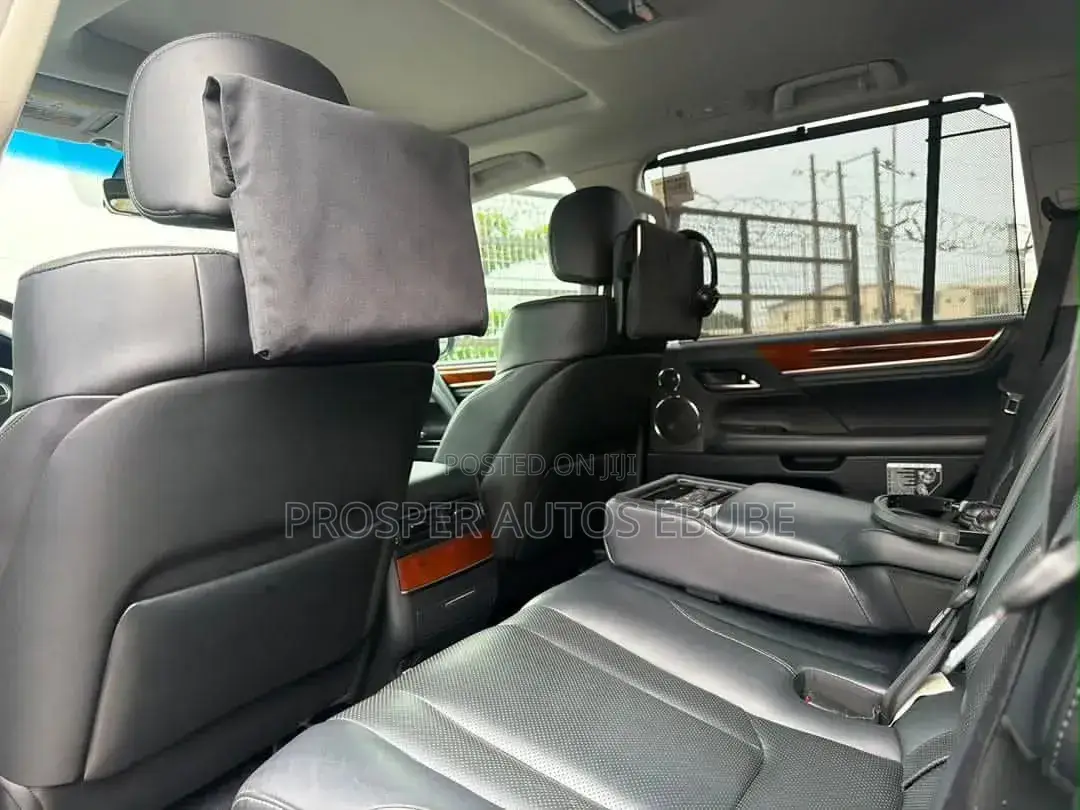 Lexus LX 2018 Silver