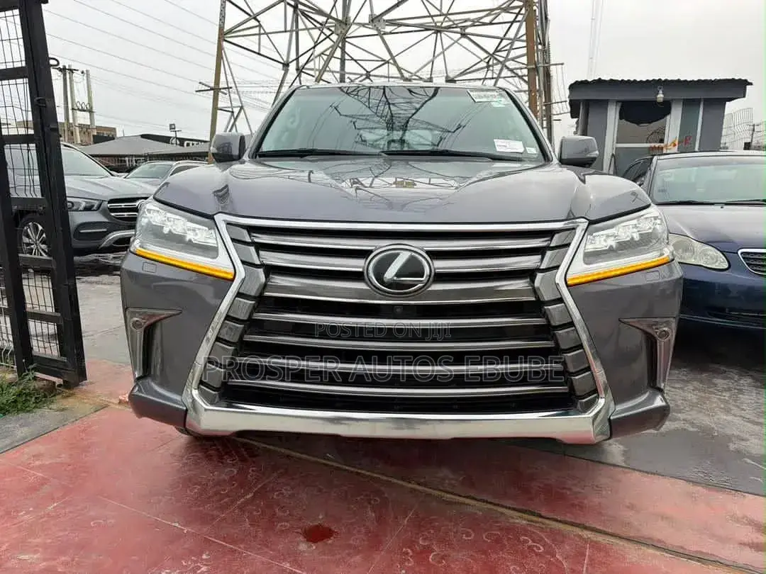 Lexus LX 2018 Silver