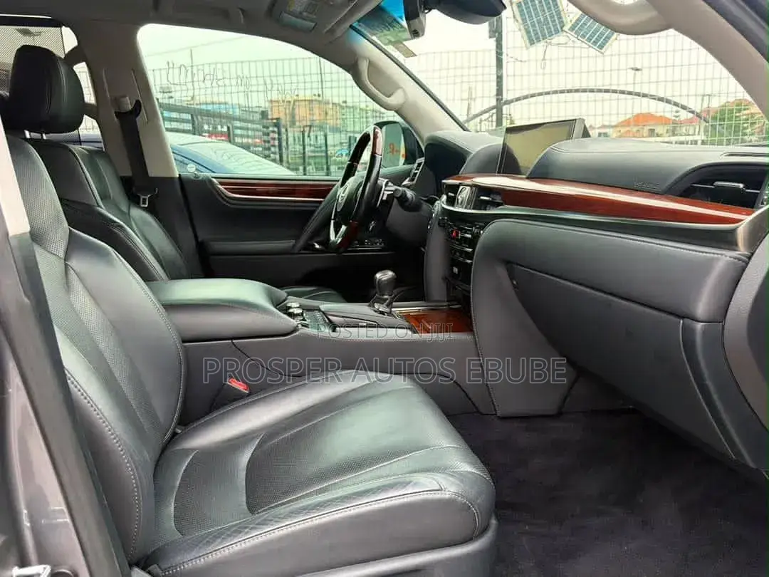 Lexus LX 2018 Silver