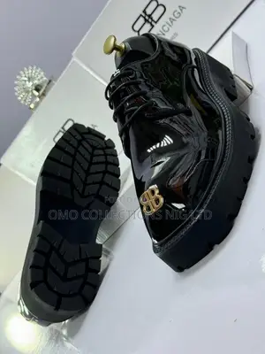 Iconic Men’s Black Leather Shoes With Gold Logo Detail – Fully Boxed