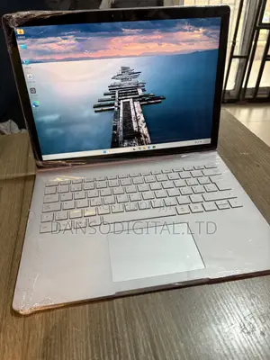 New Laptop Microsoft Surface Book 2 8GB Intel Core i5 SSD 256GB