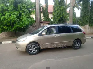 Toyota Sienna 2005 Gold