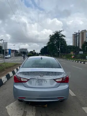 Hyundai Sonata SE Sedan FWD (2.4L 4cyl 6A) 2013 Blue