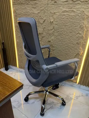 Beautiful Swivel Mesh Office Chair