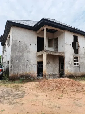 7bdrm Duplex in Oshimili South for sale