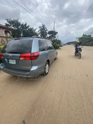 Toyota Sienna LE AWD (3.3L V6 5A) 2004 Blue
