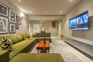 Luxury 3-Bedroom Maisonette