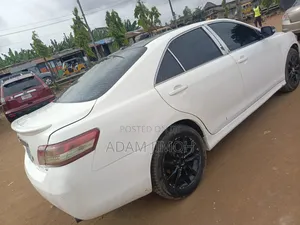 Toyota Camry Base 4dr Sedan (2.5L 4cyl 6M) 2011 White