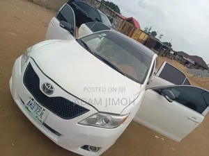 Toyota Camry Base 4dr Sedan (2.5L 4cyl 6M) 2011 White